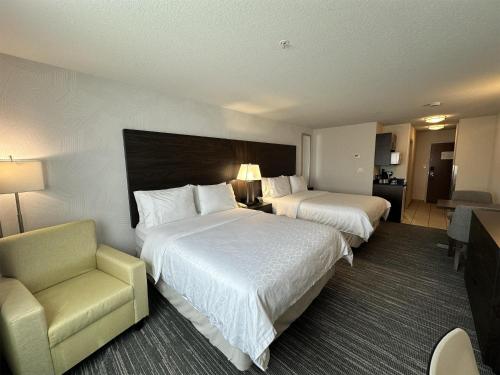 Ένα ή περισσότερα κρεβάτια σε δωμάτιο στο Best Western Dawson Creek