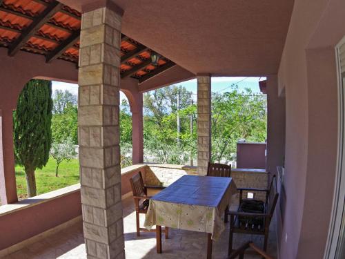 Spacious Apartment in Rakalj with Garden