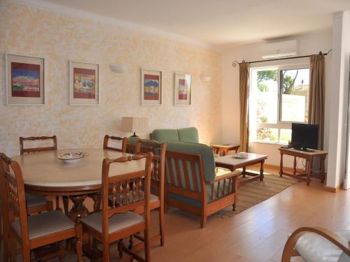 Horacio Villa is located near the center of Vilamoura