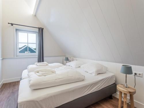Ένα ή περισσότερα κρεβάτια σε δωμάτιο στο Spacious Holiday Home in the Beemster near a Windmill