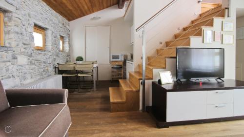 a living room with a couch and a television at Italianway - Torno in Torno
