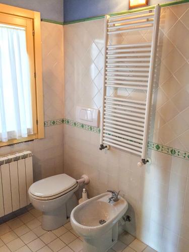 a bathroom with a toilet and a sink at Villetta Romantica in Verbania