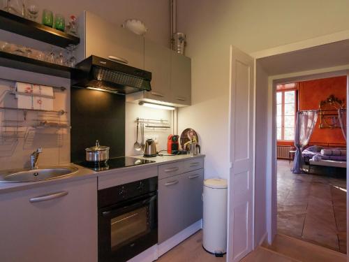 Η κουζίνα ή μικρή κουζίνα στο Romantic stay in a medieval castle with pool and restaurant among others
