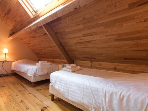 Ένα ή περισσότερα κρεβάτια σε δωμάτιο στο Romantic stay in a medieval castle with pool and restaurant among others