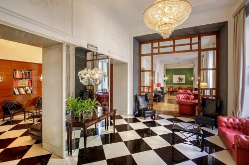 a living room with a checkered floor at Hotel Nord Nuova Roma in Rome