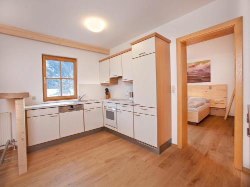 Una cocina o zona de cocina en Apartment in Wald im Pinzgau with Swimming Pool and Views