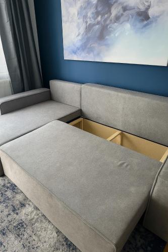 a room with two couches and a painting on the wall at 3 room apartment with balcony City center east in Mönchengladbach