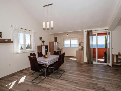 Modern Apartment in Starigrad Paklenica with Barbecue