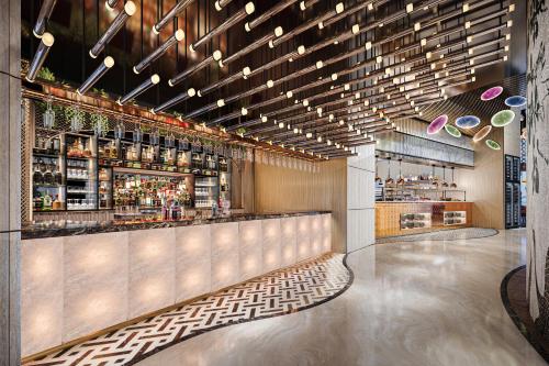 Лаундж или бар в Ciel Dubai Marina, Vignette Collection by IHG