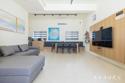 Una televisión o centro de entretenimiento en Jingyan Haiyu