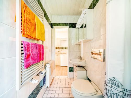 Bilik mandi di Luxurious Apartment in Heubach Germany in the Forest