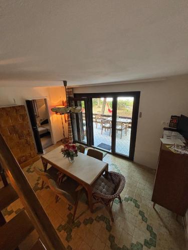 a living room with a wooden table and chairs at Nagyi nyaralója in Balatonszepezd
