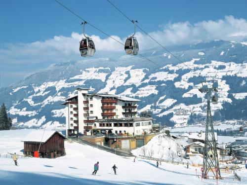 Galeriebild der Unterkunft Cozy Apartment in Aschau im Zillertal near Ski Lift in Aschau