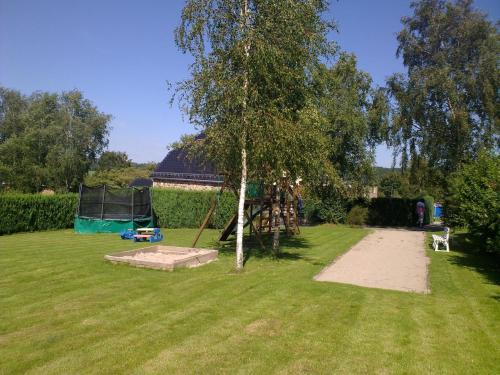 Taman di luar Luxury gite with sauna in Baugnez Malmedy