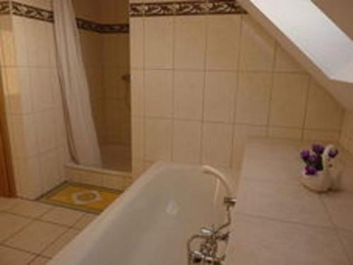 Bilik mandi di Luxury gite with sauna in Baugnez Malmedy