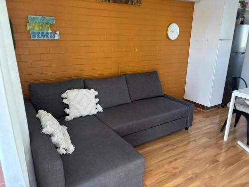 Posezení v ubytování Blue Waters - 1bed Gateway to Scarborough Beach