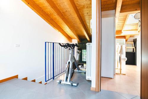 a gym with a exercise bike in a room at Panoramic refuge 5-Baita Lago Blu in Bellano