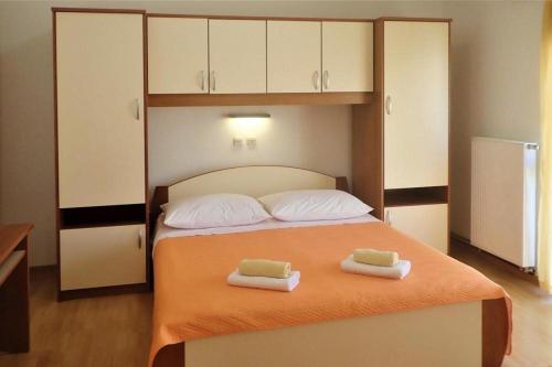 Apartment PINK in Starigrad Paklenica only 200 m from the sea