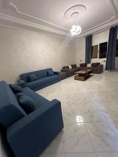a living room with blue couches and a couch at Résidence Atlantic in Agadir