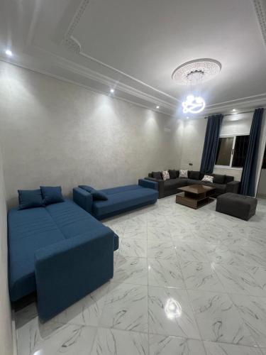 a living room with blue couches and a couch at Résidence Atlantic in Agadir