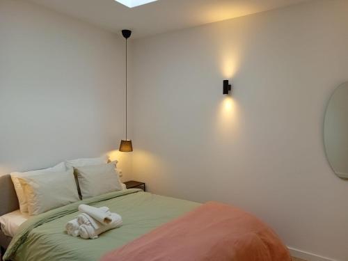 Ein Bett oder Betten in einem Zimmer der Unterkunft Hermosa Casa en Ribeira Sacra