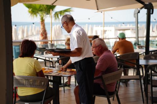Gæster der bor på Hotel Delaville Frontemare