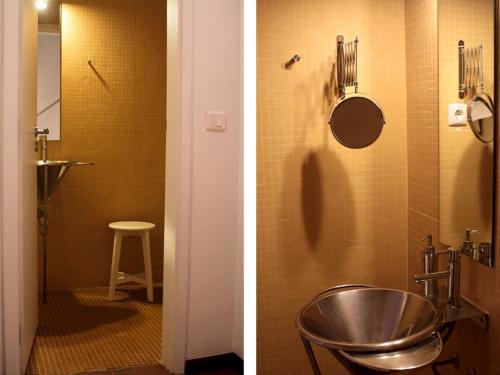 セルパにあるCasa do Caniçoの洗面台と鏡付きのバスルームの写真2枚