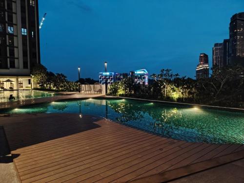 a swimming pool in a city at night at Comfy Damansara PJ Condo 3BR 2Carpark in Petaling Jaya