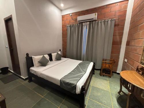 Katil atau katil-katil dalam bilik di Satwa Courtyard by MagoStays - 4BR Pool Farmhouse