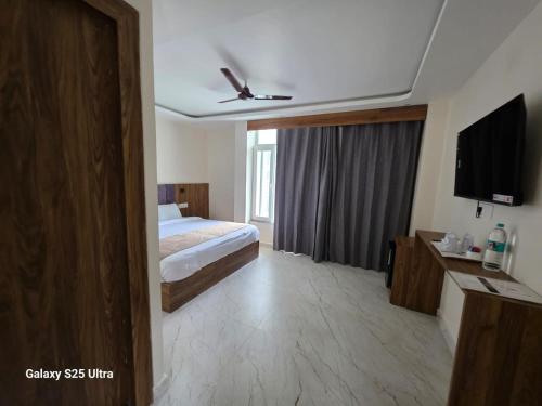 Cama o camas de una habitación en Hotel Shiva Yog Sthal