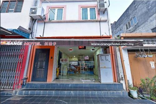 Η πρόσοψη ή η είσοδος του Hotel O Orange Hotel Kuala Pilah