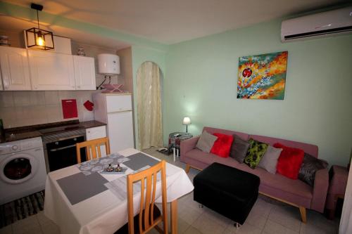 Large Terrace two blocks from the beach