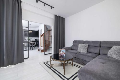 Spacious Apartment in Wieliczka with AC & Parking by Noclegi Renters