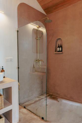 a shower with a glass door in a bathroom at 3 Bed Private Villa With Pool, 250m To The Beach in Ahangama