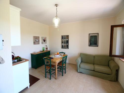 Χώρος καθιστικού στο Chic Farmhouse in Montalto di Castro with Terrace