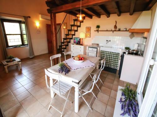 Η κουζίνα ή μικρή κουζίνα στο Chic Farmhouse in Montalto di Castro with Terrace