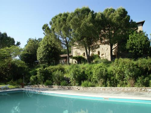 Piscina en o cerca de Cosy apartment in Mantignana with private terrace