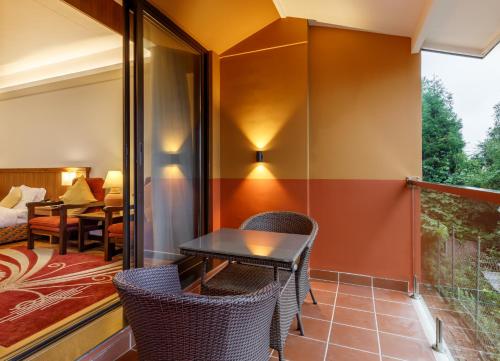 Zona de estar de Club Himalaya, by ACE Hotels