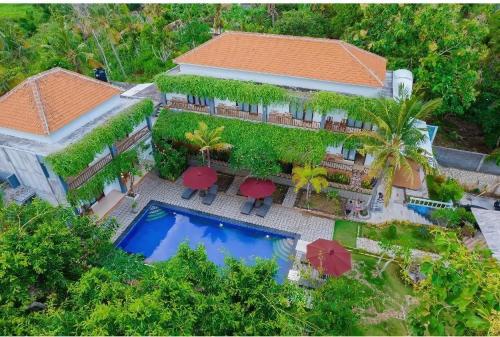 an aerial view of a house with a swimming pool at Tinggian Hill Retreat in Nusa Penida