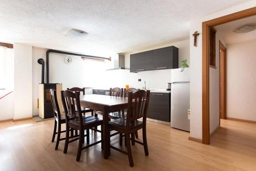 a kitchen and dining room with a table and chairs at Les quartier appartaments in Valgrisenche
