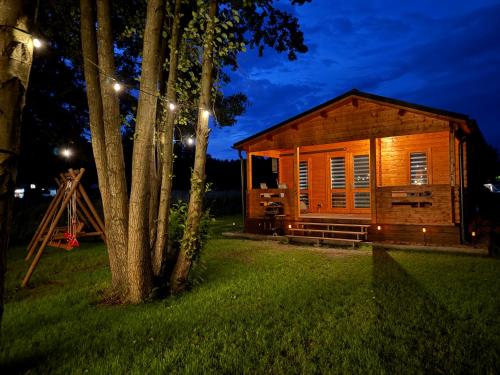 Domki nad jeziorem Lubie