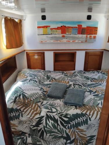 Postel nebo postele na pokoji v ubytování Penichette cosy couple famille amis ouvriers