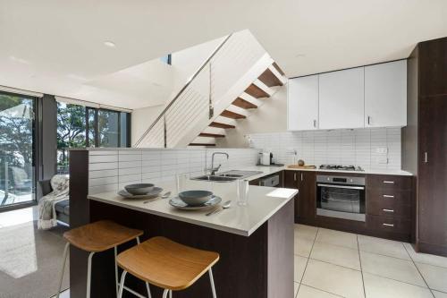 Η κουζίνα ή μικρή κουζίνα στο Bay Breeze - 3BR apt in the heart of Huskisson
