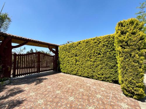Κήπος έξω από το Ananda Nilayam Nisarg Farms