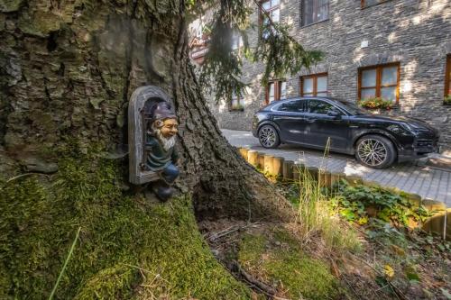 a statue of a man attached to a tree at 4 Évszak Hegyihotel in Mátraháza