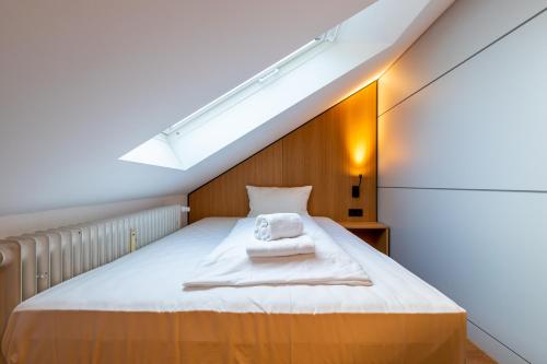 Ένα ή περισσότερα κρεβάτια σε δωμάτιο στο mk hotel frankfurt