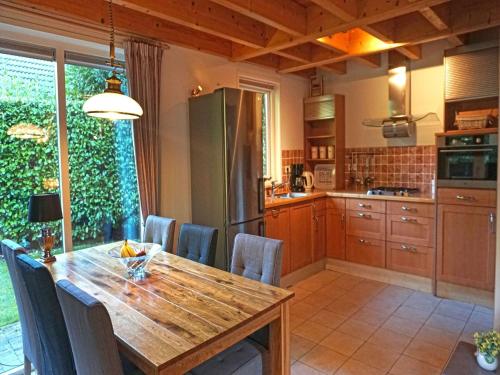 Imagen de la galería de Terrace Apartment with Lush Garden, en Epe