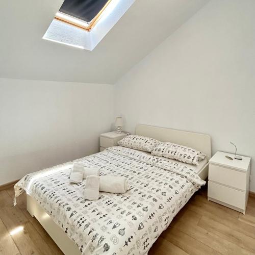 Pool view 2 bed duplex in Castle Harbour C207