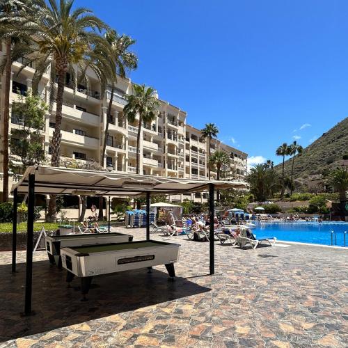 Pool view 2 bed duplex in Castle Harbour C207
