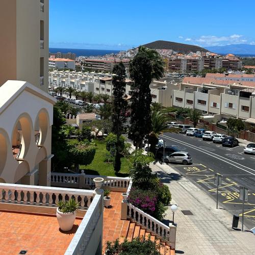 Pool view 2 bed duplex in Castle Harbour C207